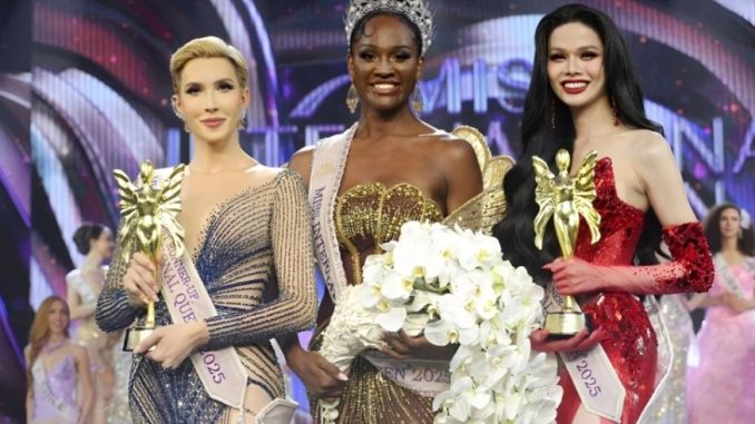 L-R: FIRST RUNNER UP OLIVIA LAUREN, MISS INTERNATIONAL QUEEN 2025 WINNER MIDORI MONET, SECOND RUNNER UP HA TAM NHU. Image credits to Miss International Queen.